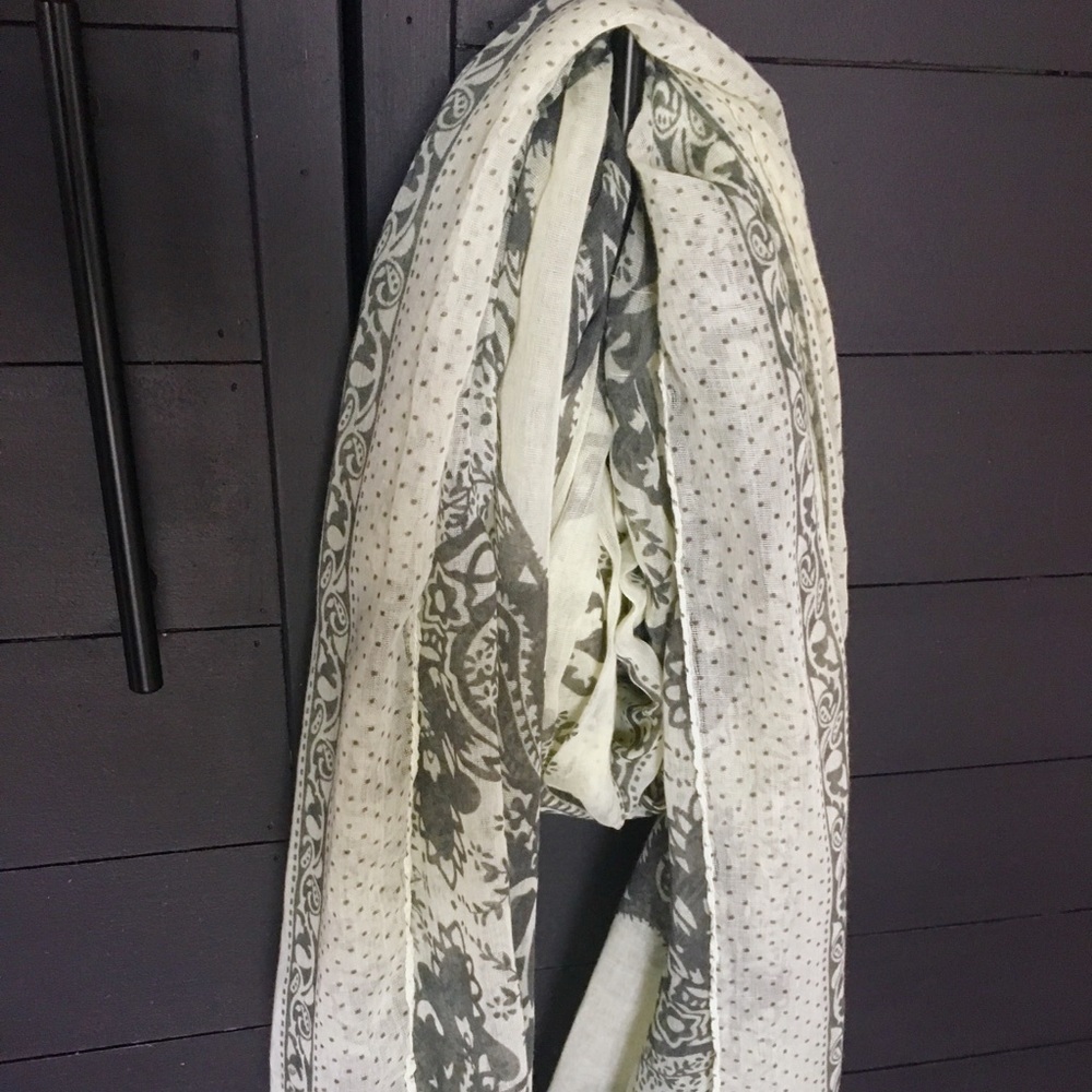 Lightweight scarf